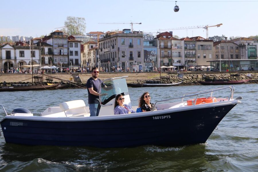 Porto: Douro River Cruise w/ Portuguese Wines & Local Host - Past Palácio do Freixo: The Cruise Starts Elegant, Then Opens Up