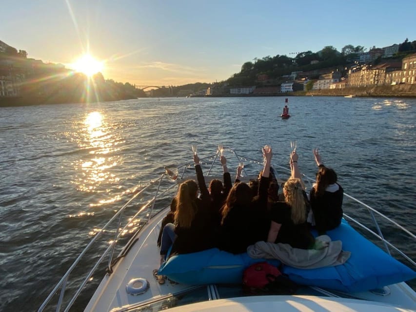 Porto: Douro River Cruise / Welcome Drink/with sunset option - A Two-Hour Douro Cruise That Puts Porto in Your Lap