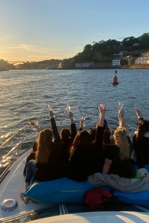 Porto: Douro River Cruise / Welcome Drink/with sunset option - Price and Value: Why About $70 Can Make Sense