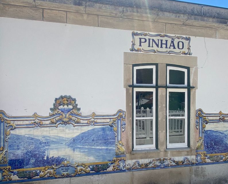 Porto: Douro Valley Private Tour 2 Vineyards & River Cruise - Sabrosa lunch with terraced views: what makes the meal worth the trip