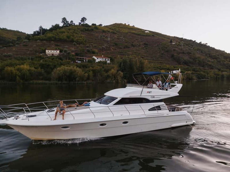 Porto: Full Day Douro River Cruise from Porto to Régua - The first hours: Crestuma Lever and the feeling of the Douro moving