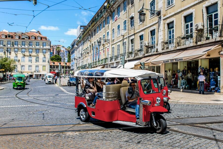 Porto: Guided Tour by Tuk-Tuk & Optional Douro River Cruise - Languages, guide style, and what you’ll get from the commentary