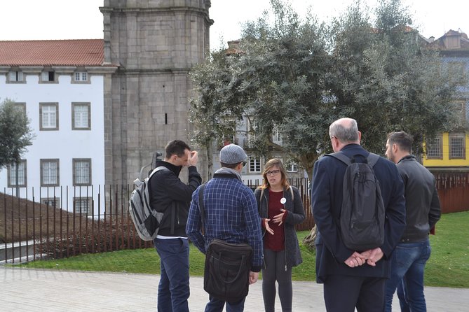Porto Half Day Tour with River Cruise and Wine Tasting - From São Bento to Ribeira: the places that make Porto feel like Porto