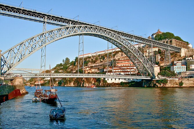 Porto "Old Town" Walking Tour with river cruise (Small-groups) - Walking Porto the Smart Way: Meeting Point to Finished-On-the-River