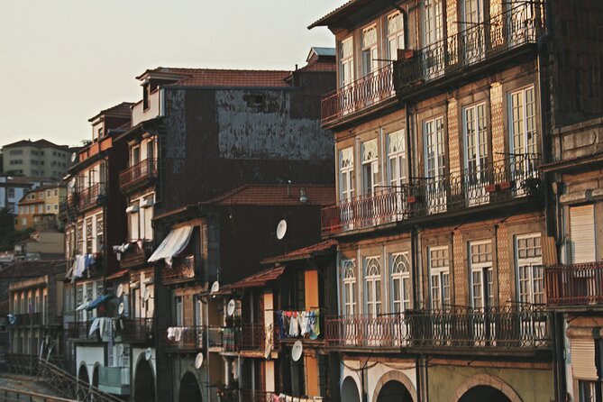Porto "Old Town" Walking Tour with river cruise (Small-groups) - Stop 2: Old English Clube do Porto and Porto’s British Footprint