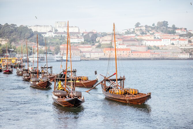Porto "Old Town" Walking Tour with river cruise (Small-groups) - Stop 1: Passeio das Virtudes and the Douro Sunset Angle