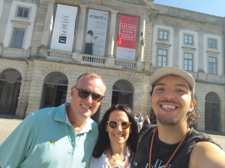 Porto Private Half Day Walking Tour: Cruise & Wine Tasting - Meeting at Lions’ Fountain and Getting Your Bearings in Porto