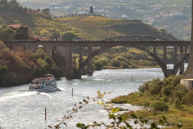 Porto/Regua/Porto (and reverse): Douro River Cruise + Lunch - The onboard lunch: traditional Portuguese, timed for real energy
