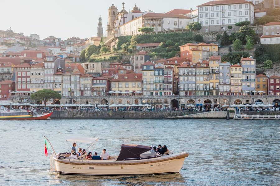 Porto: Six Bridges Douro River Cruise with Drinks - Sip Port as the city slides by: drinks that actually add value