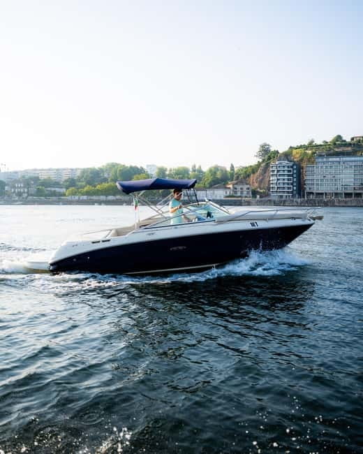 PORTO: Six Bridges Douro River Cruise with Wine and Snacks - Boarding the Giorgio: where the Douro cruise starts