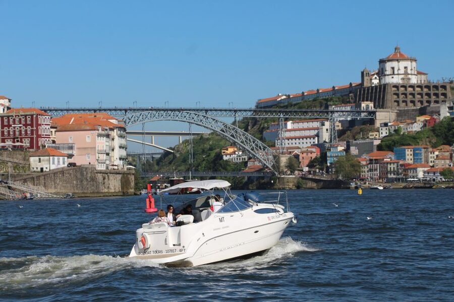 Porto: Small-Group 6 Bridges Douro River Cruise w/ Drink - Porto District and Vila Nova de Gaia: two sides of the same river story