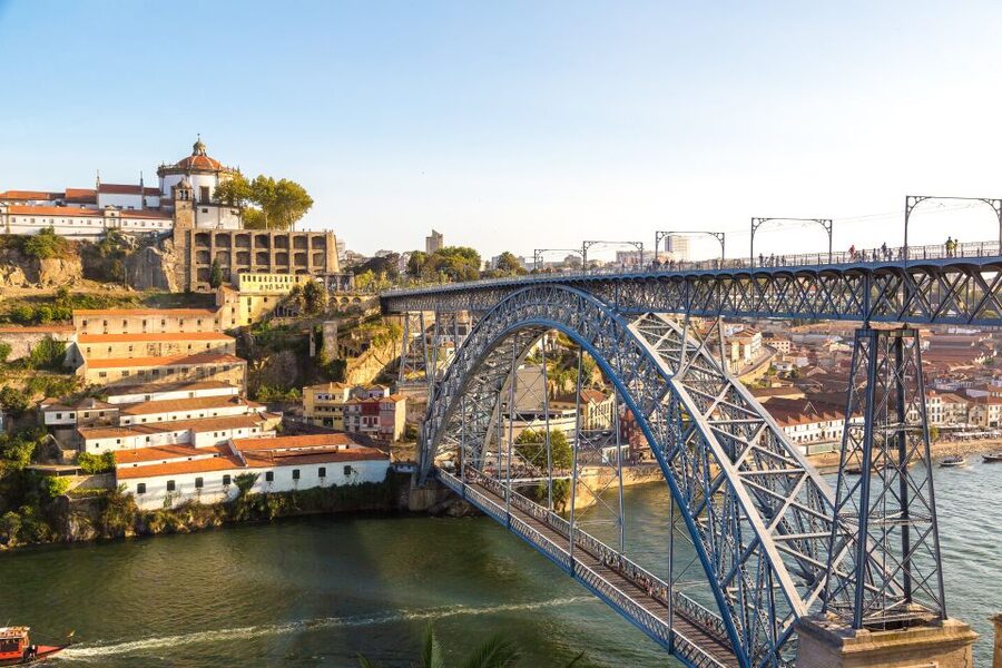 Porto: Tuk-Tuk Tour, Douro River Cruise, and Wine Tasting - Catching the six bridges: timing and what to watch for on board
