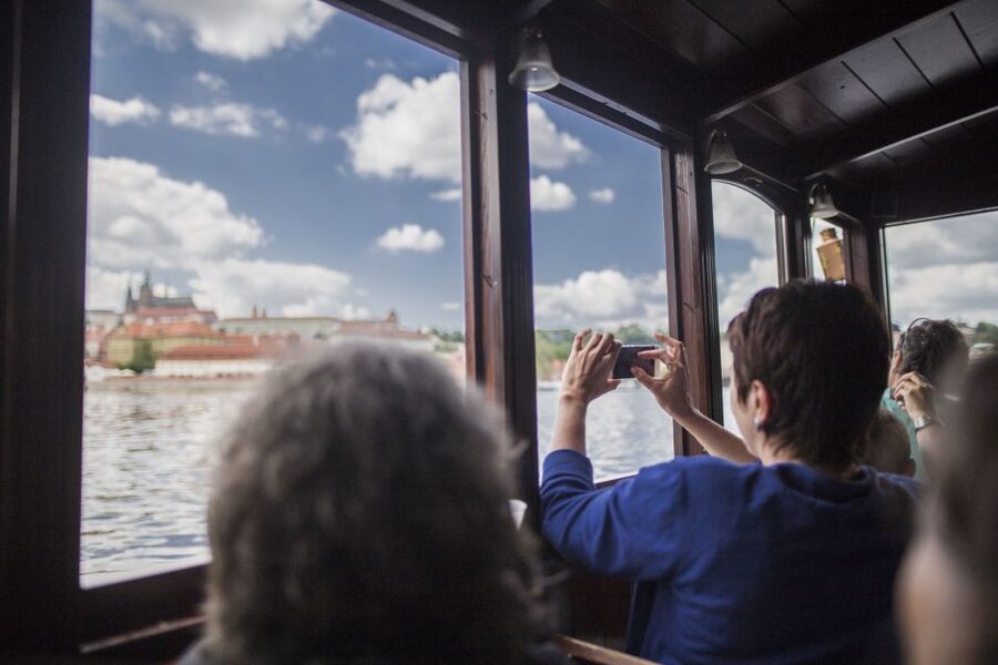 Prague: 3–Hour Castle Grounds Walking Tour and River Cruise - Charles Bridge Museum and the bridge story that sticks
