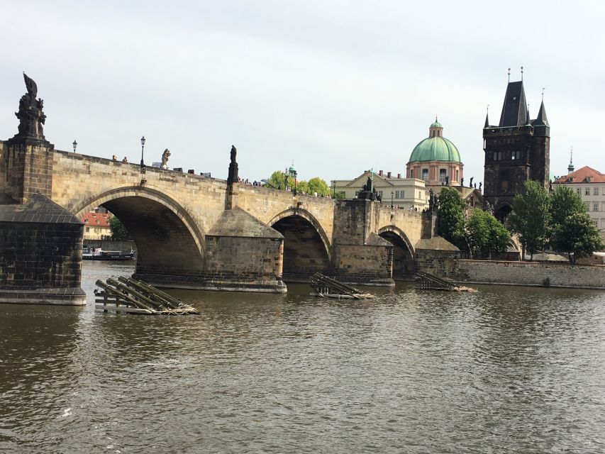 Prague: 3-hour Evening River Cruise with Dinner - Why an evening Vltava cruise beats a late-night walk