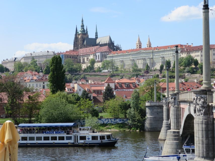 Prague: 3-hour Evening River Cruise with Dinner - The sights you’ll see after dark: Charles Bridge, Old Town, Lesser Town, Prague Castle