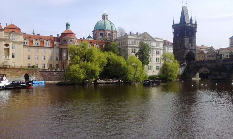 Prague: 3-hour Evening River Cruise with Dinner - Price and value: what $76 covers (and what it doesn’t)