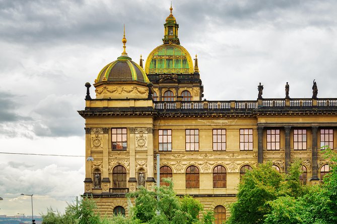 Prague: Bus Tour, Walking Tour, River Cruise and Lunch - Kampa and Charles Bridge: Two Short Walks That Can Be Photo Gold