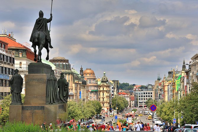 Prague: Bus Tour, Walking Tour, River Cruise and Lunch - Mala Strana Lunch Stop: A Needed Reset in Little Quarter