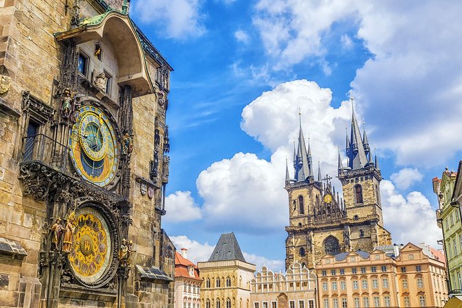 Prague: Grand City Tour with Bus, Castle exteriors & River Cruise - Prague Castle exteriors walk: what you’ll see (and what you won’t)