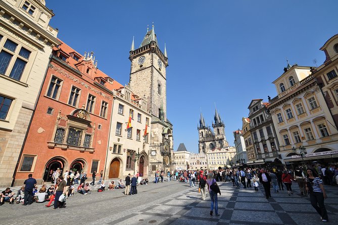 Prague: Grand City Tour with Bus, Castle exteriors & River Cruise - How the guide makes the sights click