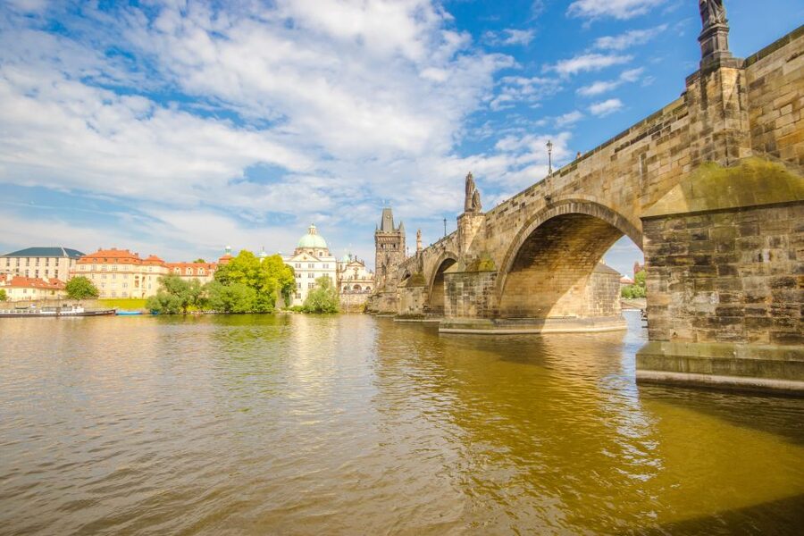 Prague: Guided Bus & Walking Tour with River Cruise & Lunch - Key Things You’ll Notice on This Prague Combo Tour