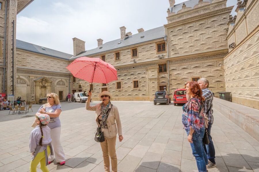 Prague: Guided Bus & Walking Tour with River Cruise & Lunch - Charles Bridge and Rudolfinum: More Than a Photo Stop