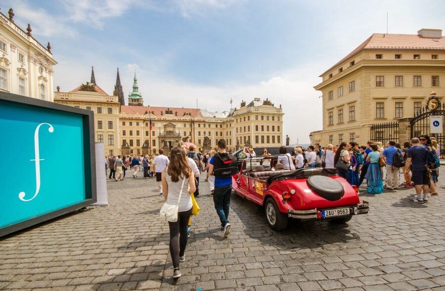 Prague: Guided Bus & Walking Tour with River Cruise & Lunch - Old Town Square in 75 Minutes: Focused and Efficient