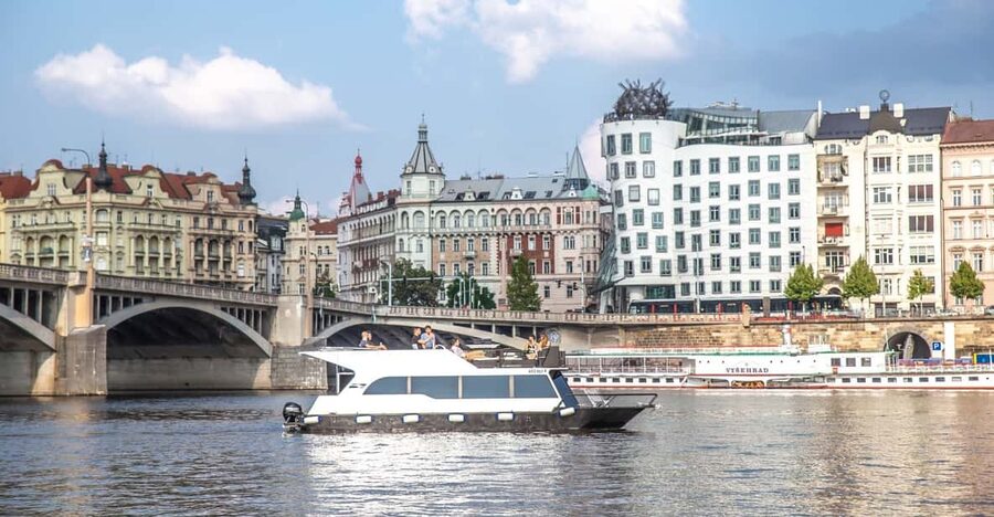 Prague: Private River Cruise with Unlimited Beer or Prosecco - The 3-Hour Flow: How the Time Feels on the River