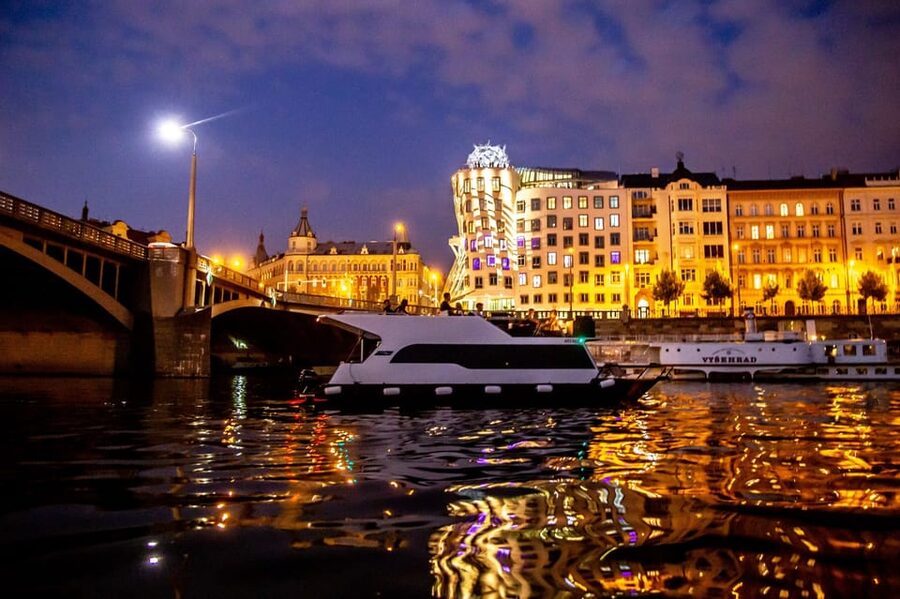 Prague: Private River Cruise with Unlimited Beer or Prosecco - Food and Drink Packages: When the Grill Adds More Than Cost