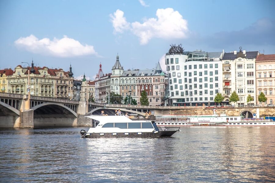 Prague: Private River Cruise with Unlimited Beer or Prosecco - Getting Onboard at Výtoň: The Only Logistics You Need to Handle