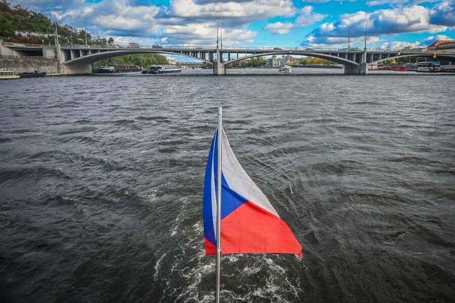 Prague: Vltava River Cruise in Jazz Style and Commentary - The route through Prague’s core: what you see and why it’s different from walking