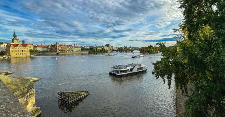 Prague: Vltava River Sightseeing Cruise - Quick highlights to plan around