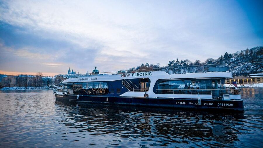 Prague: Vltava River Sightseeing Cruise - Pier 4 and QR check-in: getting on the boat without stress