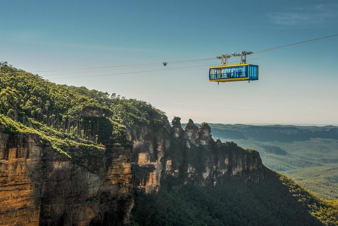 PRIVATE Blue Mountains Tour, Wildlife Park and River Cruise - Three Sisters and Echo Point: the iconic Blue Mountains views that anchor the whole day