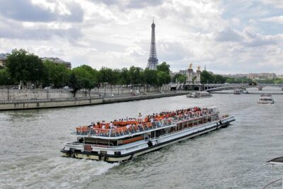 Private City Tour of Paris & River Cruise with Hotel Pick-Up - Stop 1: Eiffel Tower Photo Time and What’s Included (and Not)