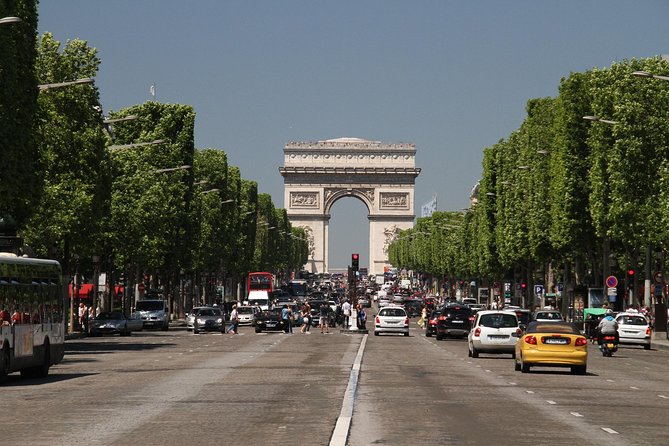 Private City Tour of Paris & River Cruise with Hotel Pick-Up - Stop 3: Bateaux Parisiens Seine Cruise (1 Hour) With a New Perspective