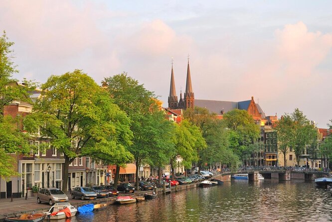 Private Romantic Canal Cruise Amsterdam with Bubbly and Snacks - Why a private canal cruise feels more romantic (and less touristy)