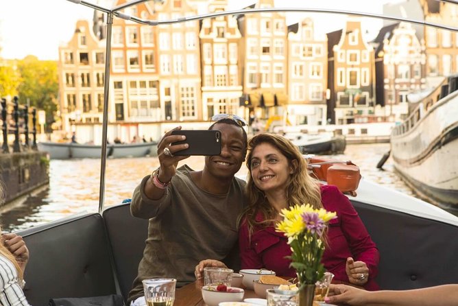 Private Romantic Canal Cruise Amsterdam with Bubbly and Snacks - Snacks and Prosecco: why the onboard set-up matters