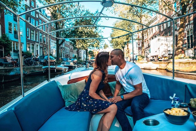 Private Romantic Canal Cruise Amsterdam with Bubbly and Snacks - The romantic canal route: UNESCO canal glory to the Skinny Bridge kiss