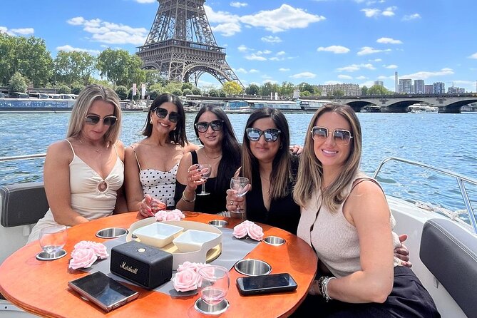 Private Seine River Cruise in Paris - Île de la Cité and Notre-Dame: Seeing Scale From Water