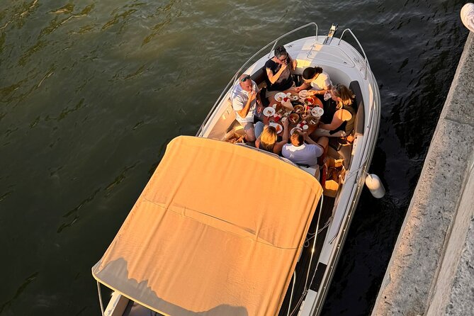 Private Seine River Cruise in Paris - Île Saint-Louis and Hôtel de Ville: The Paris That Feels More Personal