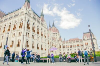 River Cruise ticket and Walking Tour in Budapest - The Route Feeling: From Szent István Bazilika to Vigadó tér