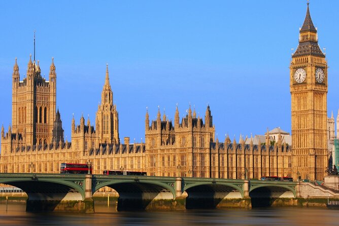 Royal London Guided Sightseeing Tour and Thames River Cruise - Trafalgar Square: a convenient finish line for the land portion