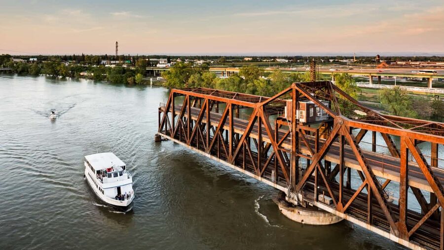 Sacramento: City Cruises River Cruise with History Guide - Old Sacramento board-and-go: where the cruise begins
