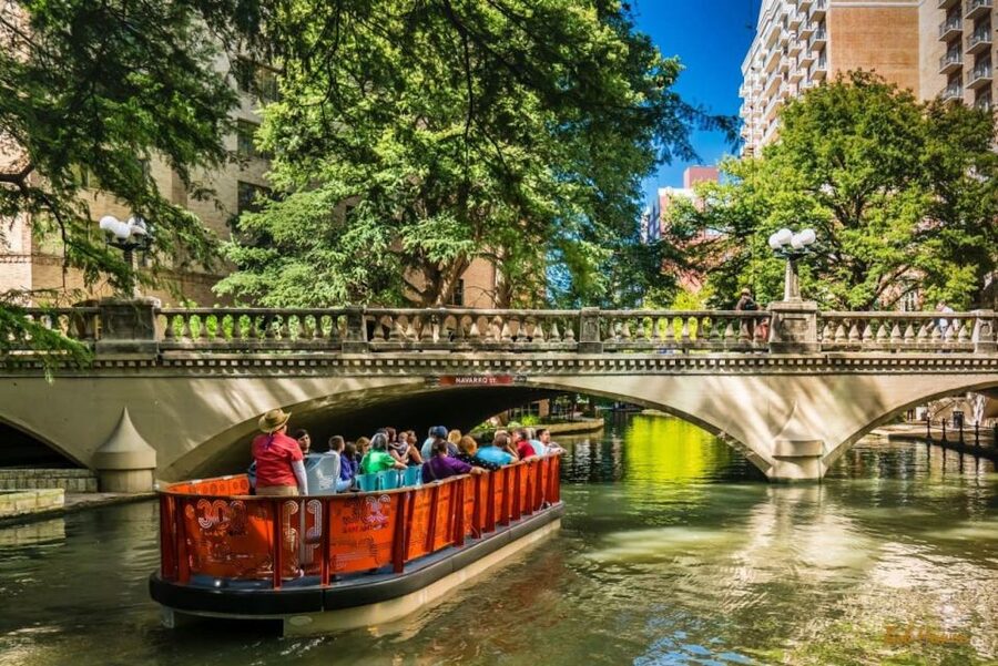 San Antonio: Small Group Tour w/ Alamo, Tower & River Cruise - The Alamo: Where the 1836 Story Finally Clicks