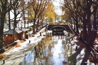 Seine River Cruise and Paris Canals Tour - River Seine highlights: Louvre, Notre-Dame, and Île Saint-Louis angles