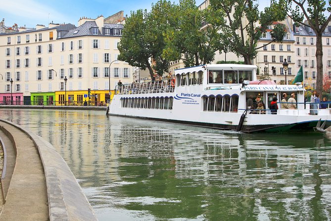 Seine River Cruise and Paris Canals Tour - Live guide commentary in English: what to expect and how to hear it