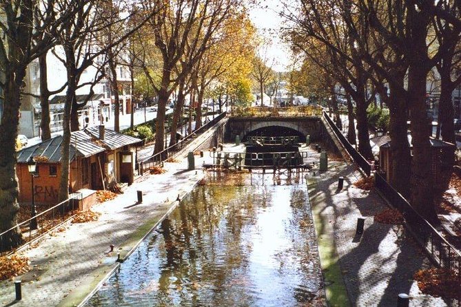 Seine River Cruise and Paris Canals Tour - River Seine highlights: Louvre, Notre-Dame, and Île Saint-Louis angles