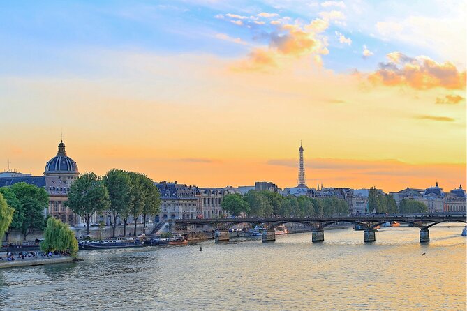 Seine River Cruise flexible ticket with Audio in Paris - 1 Hour - Audio guides in 12 languages: the real comfort upgrade