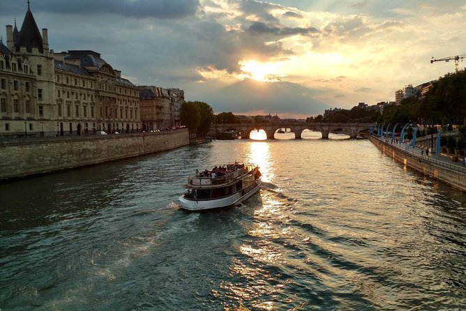 Seine River Cruise & French Crepe Tasting by the Eiffel Tower - Stop 1: The 1-Hour Seine Cruise and Its 14-Language Audio